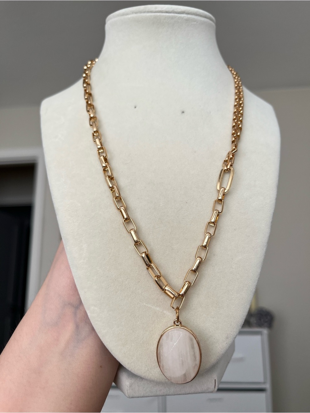 Gold Tone Paper Clip Chain Necklace White Agate Pendant 24”
